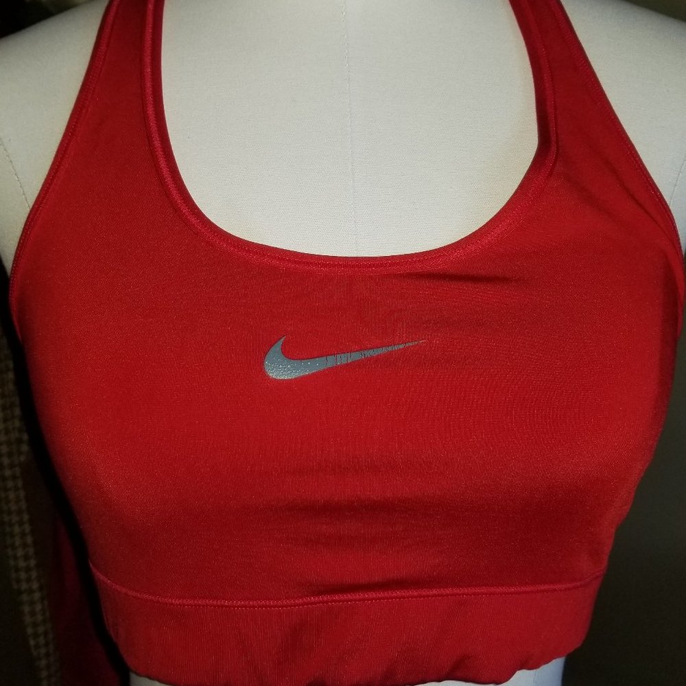 Nike Medium Support Sports Bra
